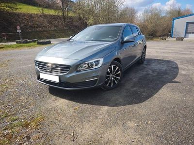 Gebraucht Volvo V60 190 PS (139 kW) 2018 Grau Kombi