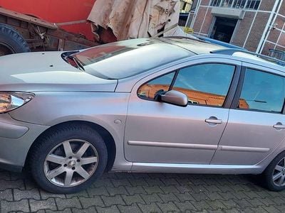 Grau Gebraucht 2004 Peugeot 307 Kombi | 2.999 €
