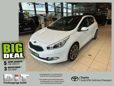 Gebraucht Kia Ceed Spirit 135 PS (99 kW) 2015 Carraraweiss Kleinwagen
