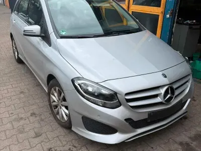 Gebraucht Mercedes B200 Business 136 PS (100 kW) 2017 Silber Kleinwagen