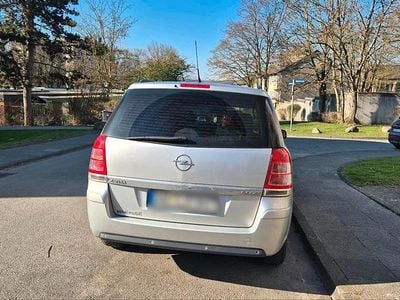Usata Opel Zafira Family 125 CV (91 kW) 2012 Argento Monovolume