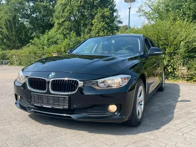 Gebraucht BMW 318 142 PS (104 kW) 2013 Schwarz Kleinwagen