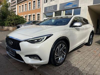 Infiniti Q30