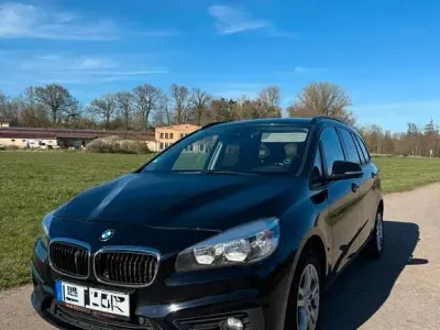 Gebraucht BMW 218 Gran Tourer Sport Line 150 PS (110 kW) 2017 Schwarz Van / Kleinbus