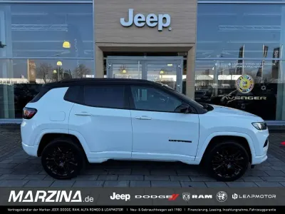 Gebraucht Jeep Compass 241 PS (177 kW) 2022 Alpine white/dach schwarz SUV