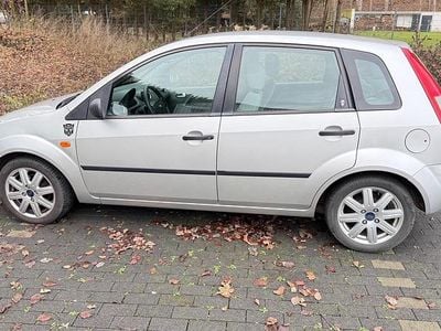 Silber Gebraucht 2003 Ford Fiesta Kleinwagen | 800 € (Guter Preis)