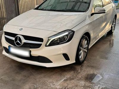 Usata Mercedes A160 101 CV (74 kW) 2016 Bianco Utilitaria