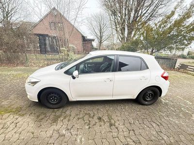 Gebraucht Toyota Auris 126 PS (92 kW) 2012 Weiß SUV