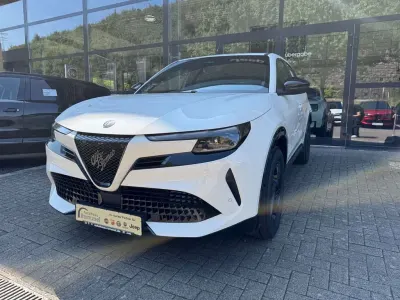 Neu Alfa Romeo Junior Sprint 136 PS (100 kW) 2026 Weiß SUV
