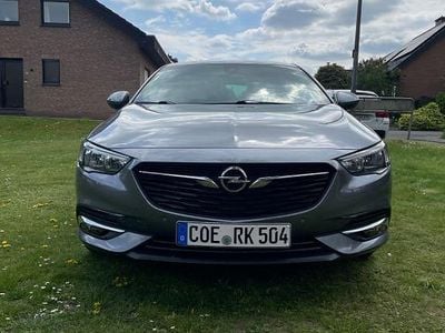 Usado Opel Insignia Eco 140 HP (102 kW) 2017 Cinzento Sedan