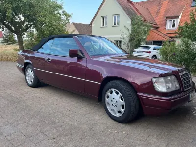 Gebraucht Mercedes E220 150 PS (110 kW) 1997 Rot Cabrio