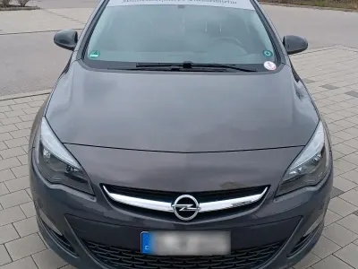 Używany Opel Astra 116 KM (85 kW) 2014 Szary Sedan/Limuzyna