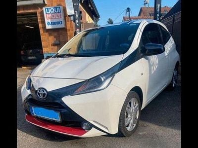 Gebraucht Toyota Aygo X-play 69 PS (50 kW) 2015 Weiß Kleinwagen