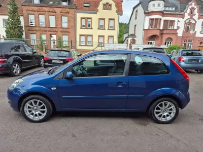 Gebraucht Ford Fiesta Basis 80 PS (58 kW) 2007 Polarsilber metallic Kleinwagen