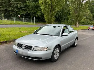 Gebraucht Audi A4 125 PS (91 kW) 1998 Silber Limousine