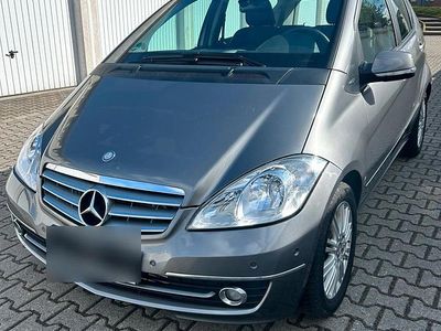 Gebraucht Mercedes A180 Elegance 110 PS (80 kW) 2012 Grau Kleinwagen