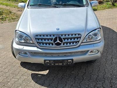 Gebraucht Mercedes ML270 163 PS (119 kW) 2003 Silber SUV