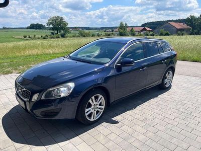 Gebraucht Volvo V60 Momentum 163 PS (119 kW) 2014 Blau Kombi