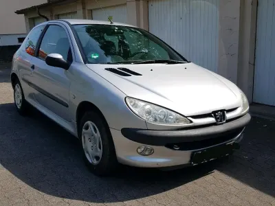 Gebraucht Peugeot 206 75 PS (55 kW) 2000 Silber Kleinwagen
