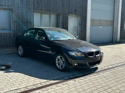 Gebraucht BMW 320 Comfort Edition 184 PS (135 kW) 2011 Schwarz Limousine