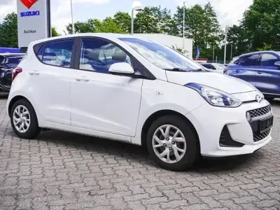Gebraucht Hyundai i10 Trend 67 PS (49 kW) 2019 Weiß Kleinwagen