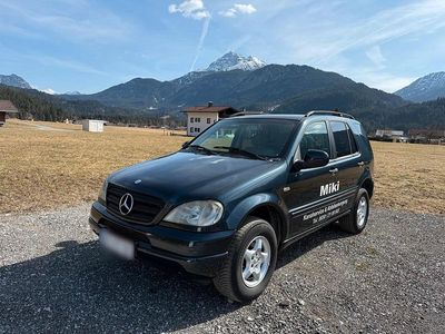 Gebraucht Mercedes ML270 163 PS (119 kW) 1999 Blau SUV