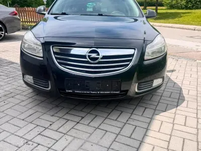 Gebraucht Opel Insignia 131 PS (96 kW) 2012 Schwarz Kombi