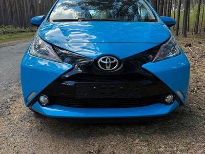 Usata Toyota Aygo 69 CV (50 kW) 2017 Blu Utilitaria