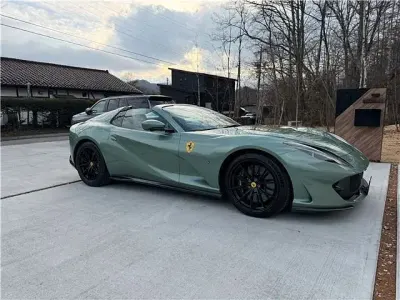 Gebraucht Ferrari 812 799 PS (587 kW) 2021 Grün Cabrio