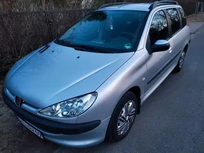 Gebraucht Peugeot 206 55 PS (40 kW) 2005 Silber Kombi