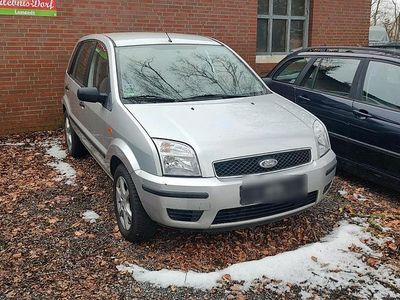 Silber Gebraucht 2004 Ford Fusion Kleinwagen | 1.800 € (Teuer)