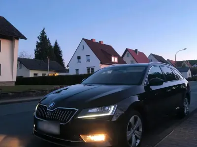 Gebraucht Skoda Superb Style 190 PS (139 kW) 2017 Braun Kombi