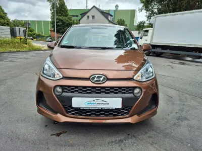 Gebraucht Hyundai i10 Select 67 PS (49 kW) 2020 Braun Kleinwagen