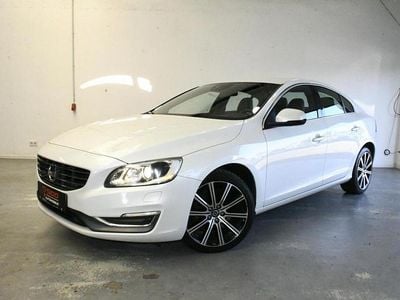 Weiß Gebraucht 2013 Volvo S60 Summum Limousine | 14.980 €