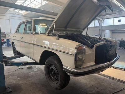 Gebraucht Mercedes W114 120 PS (88 kW) 1973 Weiß Limousine