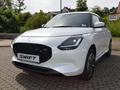 Neu Suzuki Swift Comfort+ 82 PS (60 kW) 2026 Pure white pearl Kleinwagen