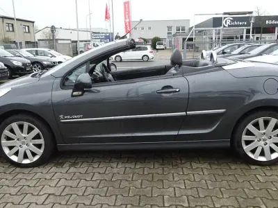 Gebraucht Peugeot 207 CC 111 PS (81 kW) 2013 Grau Cabrio