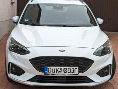 Weiß Gebraucht 2019 Ford Focus ST-Line Kombi | 17.900 € (Etwas zu teuer)
