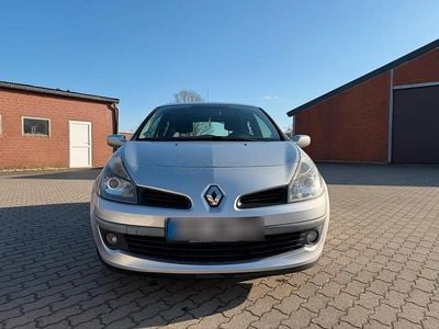 Gebraucht Renault Clio III 106 PS (77 kW) 2006 Silber Kleinwagen