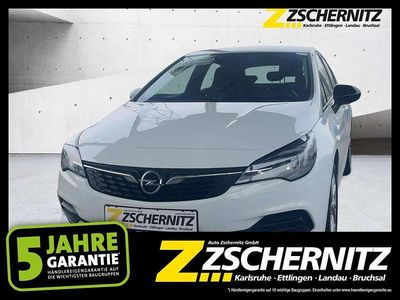 Schneeweiss/summitwhite/arctic Gebraucht 2021 Opel Astra Edition Limousine | 13.460 € (Etwas zu teuer)