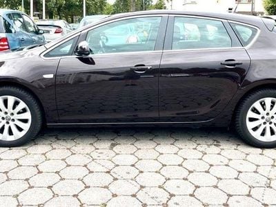 Usata Opel Astra Design Edition 140 CV (102 kW) 2012 Marrone Berlina