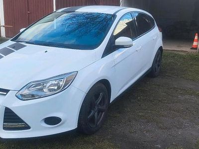Gebraucht Ford Focus 125 PS (91 kW) 2014 Weiß Limousine