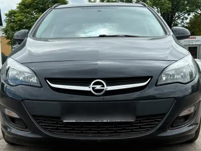 Gebraucht Opel Astra 130 PS (95 kW) 2013 Schwarz Kombi