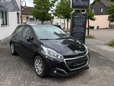 Gebraucht Peugeot 208 82 PS (60 kW) 2018 Schwarz Kleinwagen