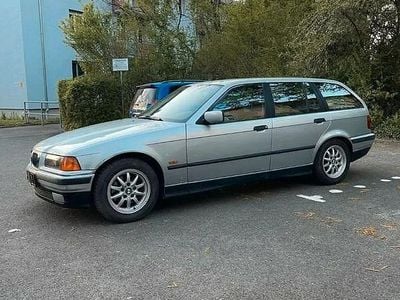 BMW 323