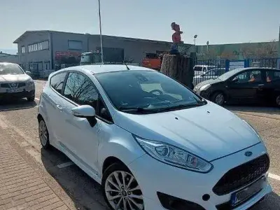 Gebraucht Ford Fiesta ST-Line 95 PS (69 kW) 2015 Weiß Kleinwagen