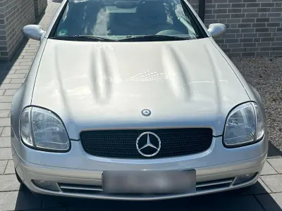 Gebraucht Mercedes SLK230 193 PS (141 kW) 1997 Silber Cabrio