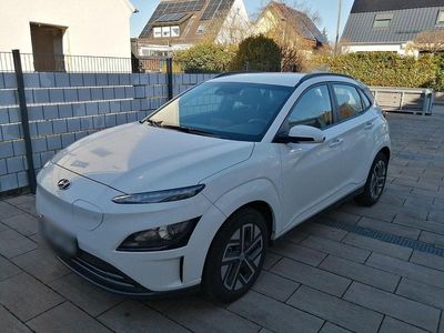 Gebraucht Hyundai Kona 100 kW (136 PS) 2022 Weiß SUV