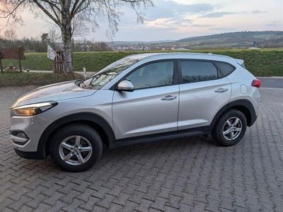 Gebraucht Hyundai Tucson Intro Edition 132 PS (97 kW) 2016 Silber SUV