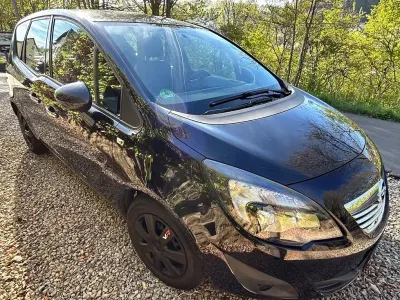 Używany Opel Meriva Innovation 120 KM (88 kW) 2011 Czarny Minivan